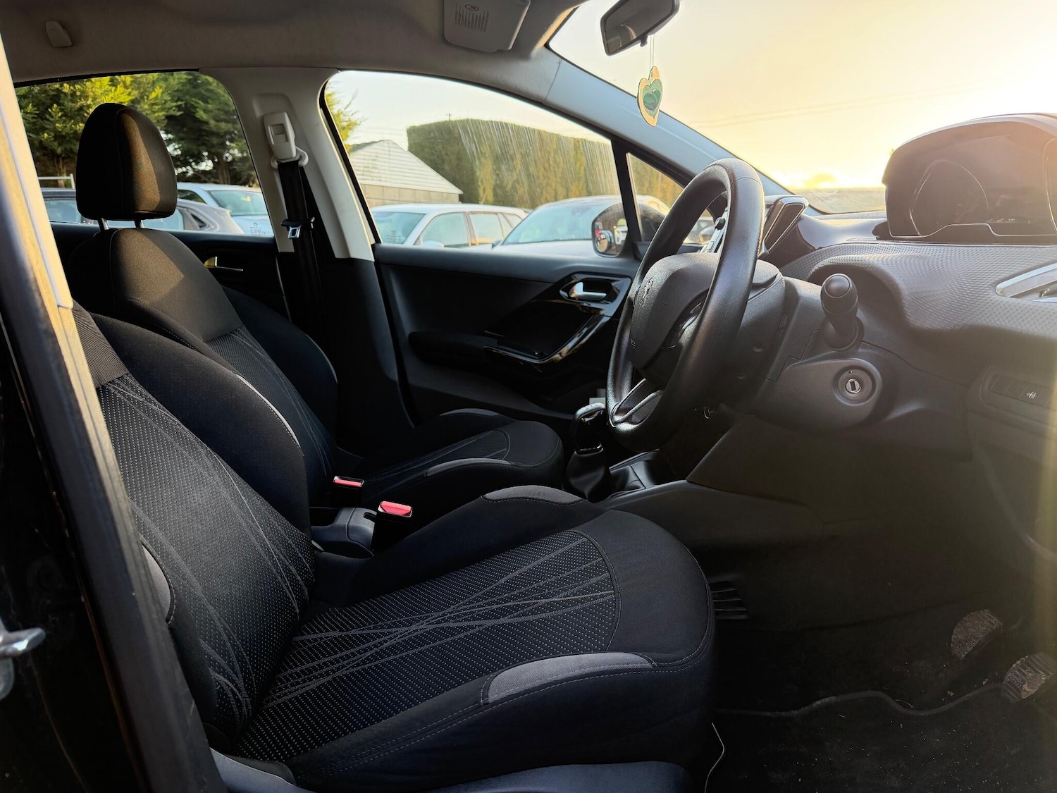 Used Peugeot 208 2013 for sale - 77016687: Photo 23