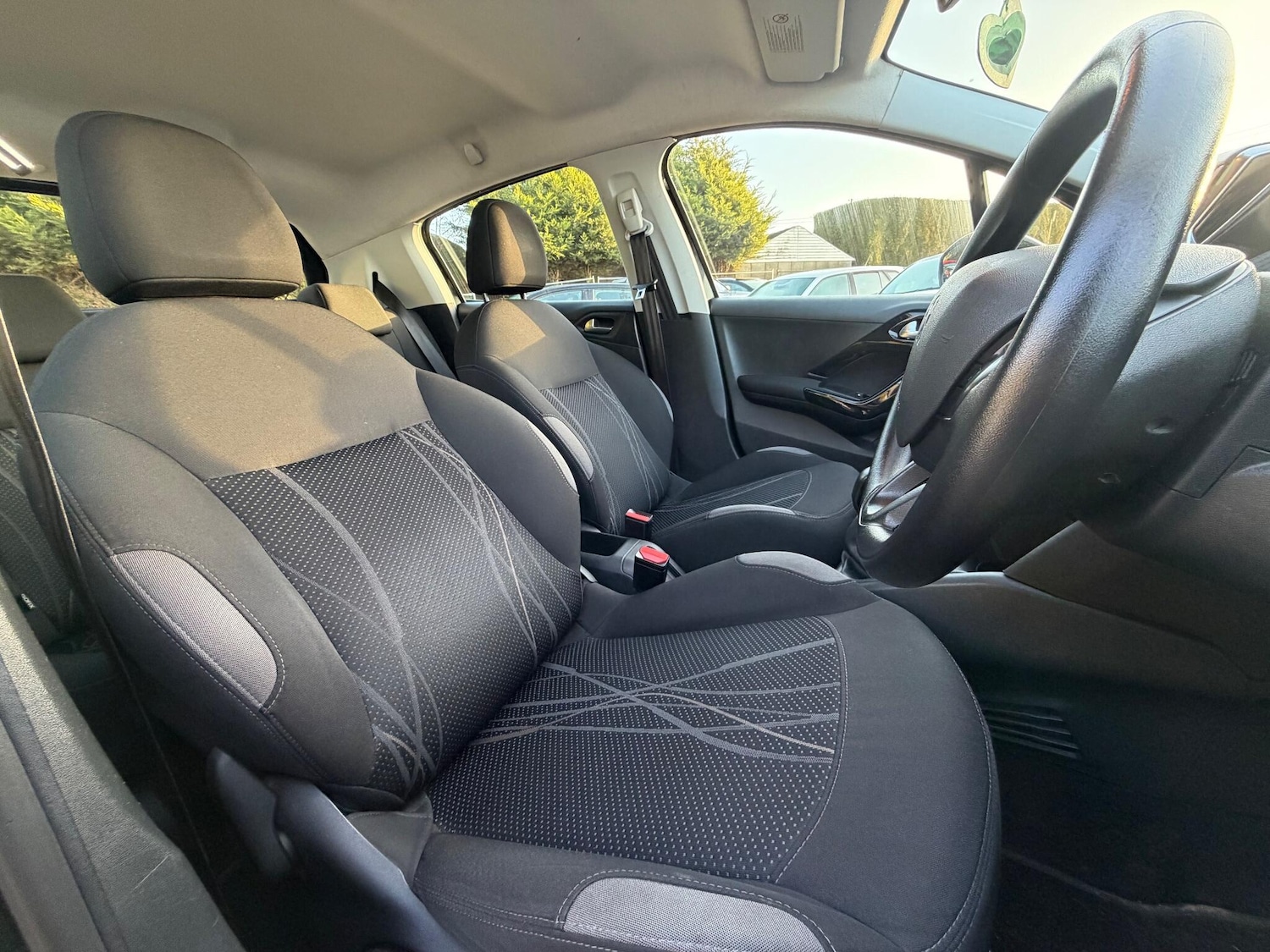 Used Peugeot 208 2013 for sale - 77016687: Photo 24