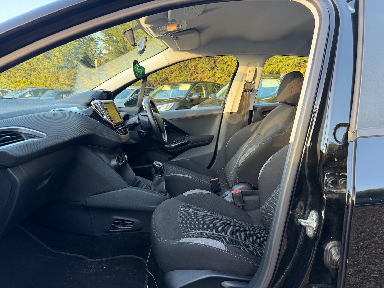 Used Peugeot 208 2013 for sale - 77016687: Photo 38