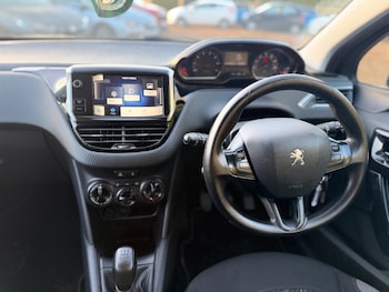 Used Peugeot 208 2013 for sale - 77016687: Photo