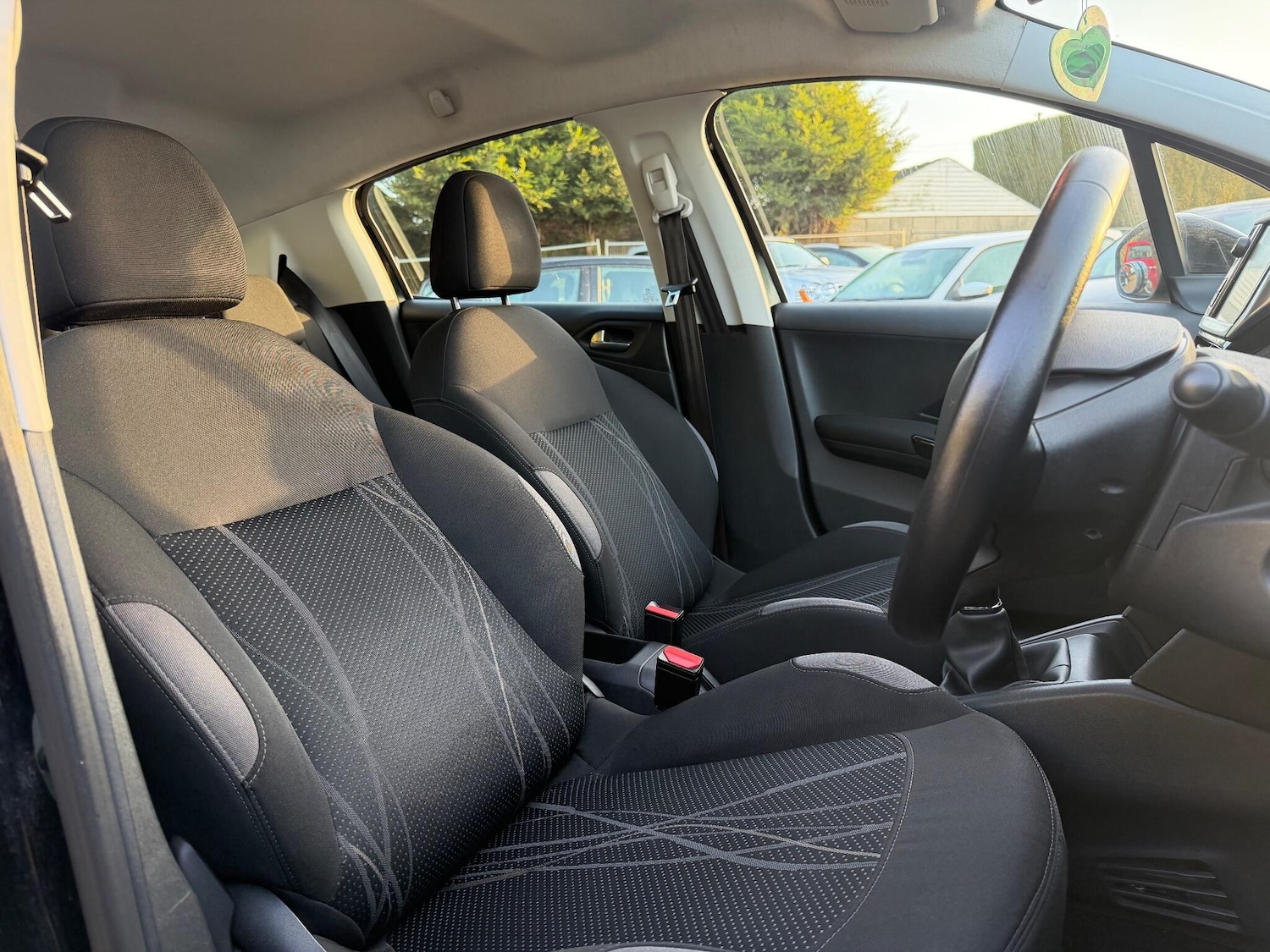 Used Peugeot 208 2013 for sale - 77016687: Photo 6