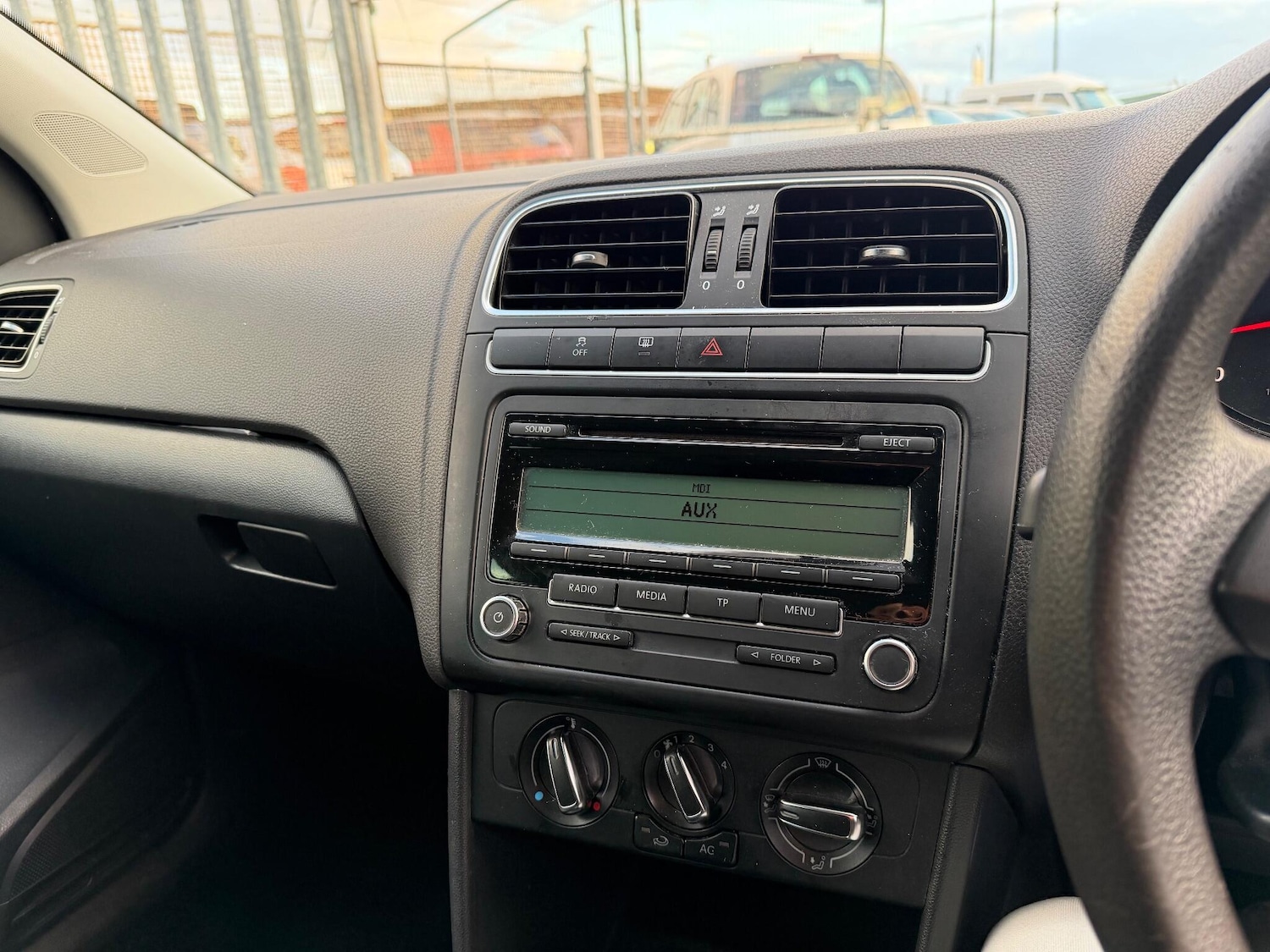 Used Volkswagen Polo 2011 for sale - 76398589: Photo 26