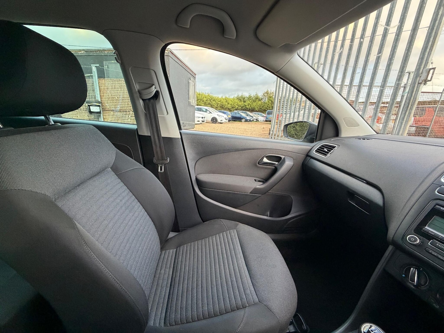 Used Volkswagen Polo 2011 for sale - 76398589: Photo 28