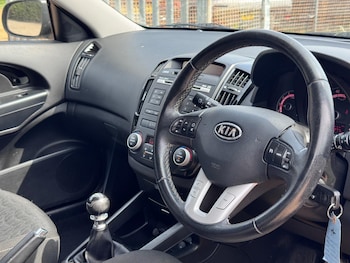 Used Kia Ceed 2010 for sale - 75577461: Photo
