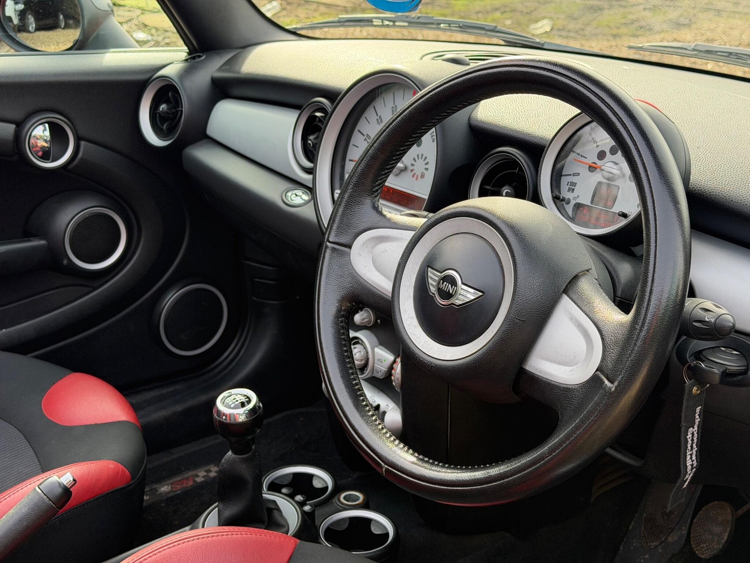 Used MINI Convertible 2010 for sale - 77586638: Photo 7