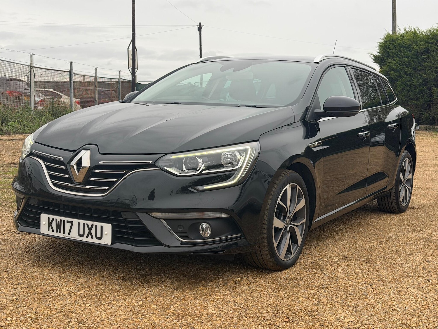 Used Renault Megane 2017 for sale - 76995766: Photo 2