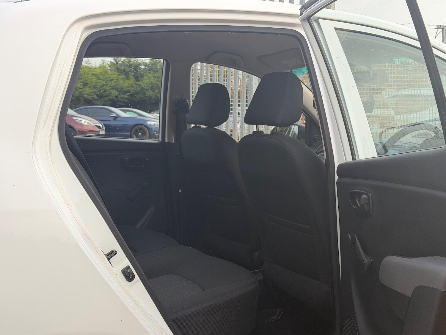 Used Hyundai i10 2013 for sale - 76990654: Photo 17