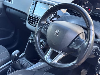 Used Peugeot 2008 2017 for sale - 76337105: Photo