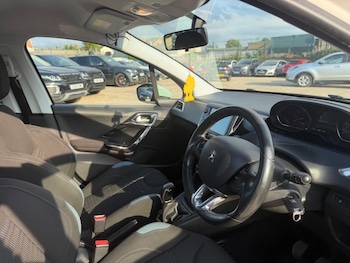 Used Peugeot 208 2015 for sale - 78969223: Photo