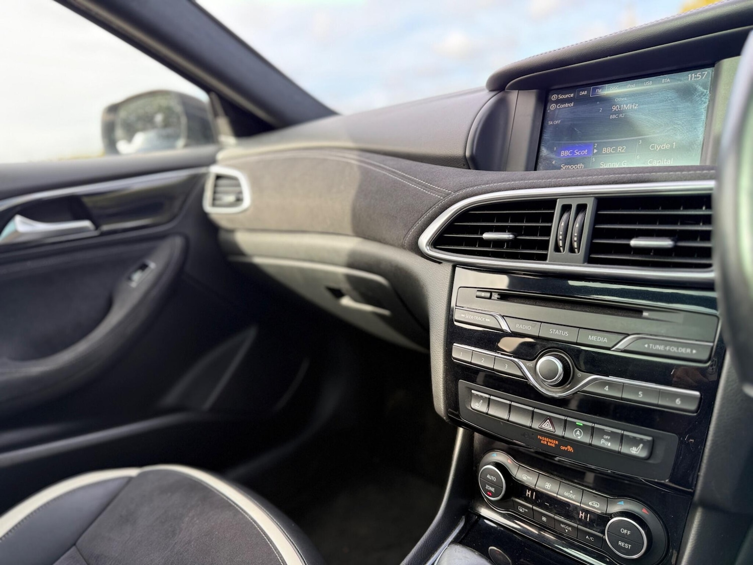 Used Infiniti Q30 2017 for sale - 77637439: Photo 35