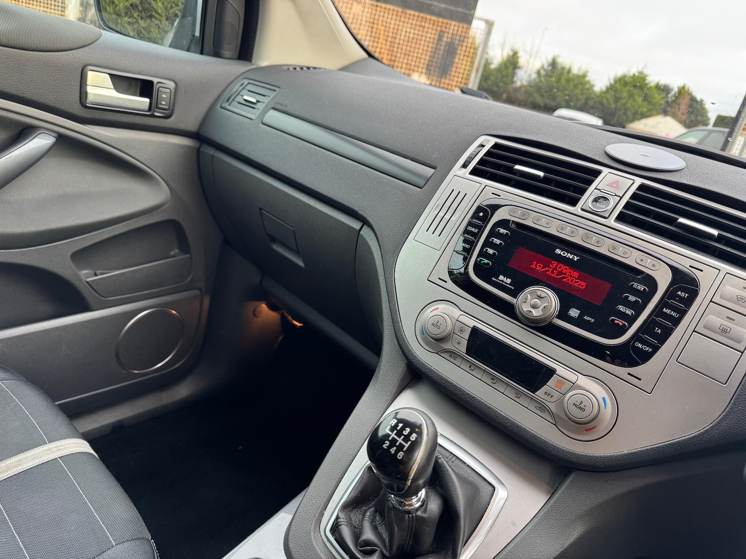 Used Ford Kuga 2010 for sale - 76644939: Photo 15