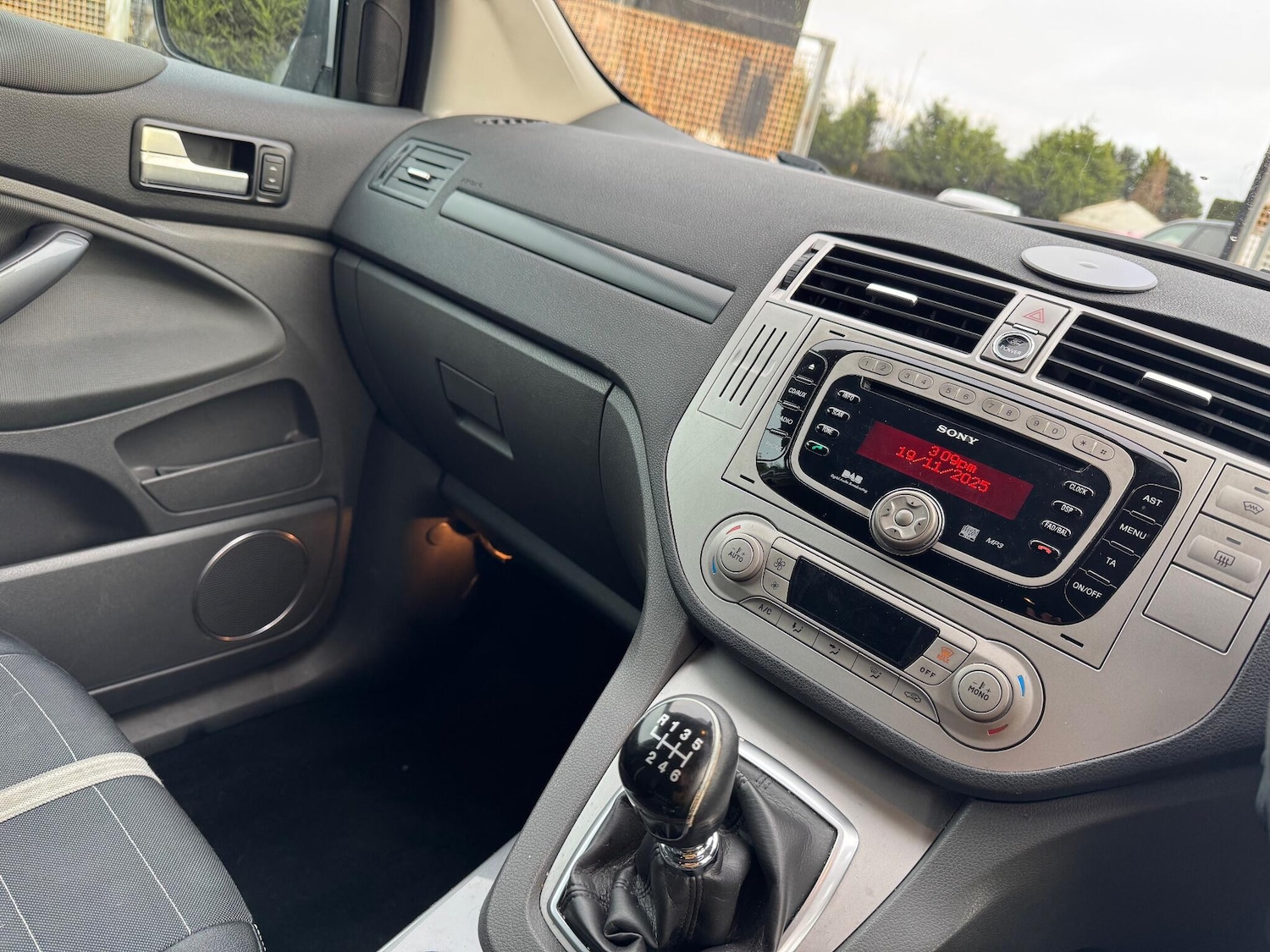 Used Ford Kuga 2010 for sale - 76644939: Photo 27