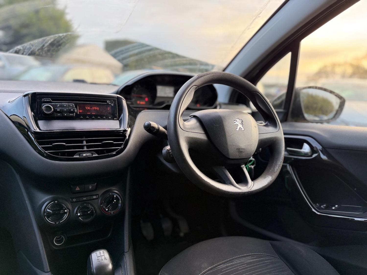 Used Peugeot 208 2015 for sale - 77271392: Photo 13