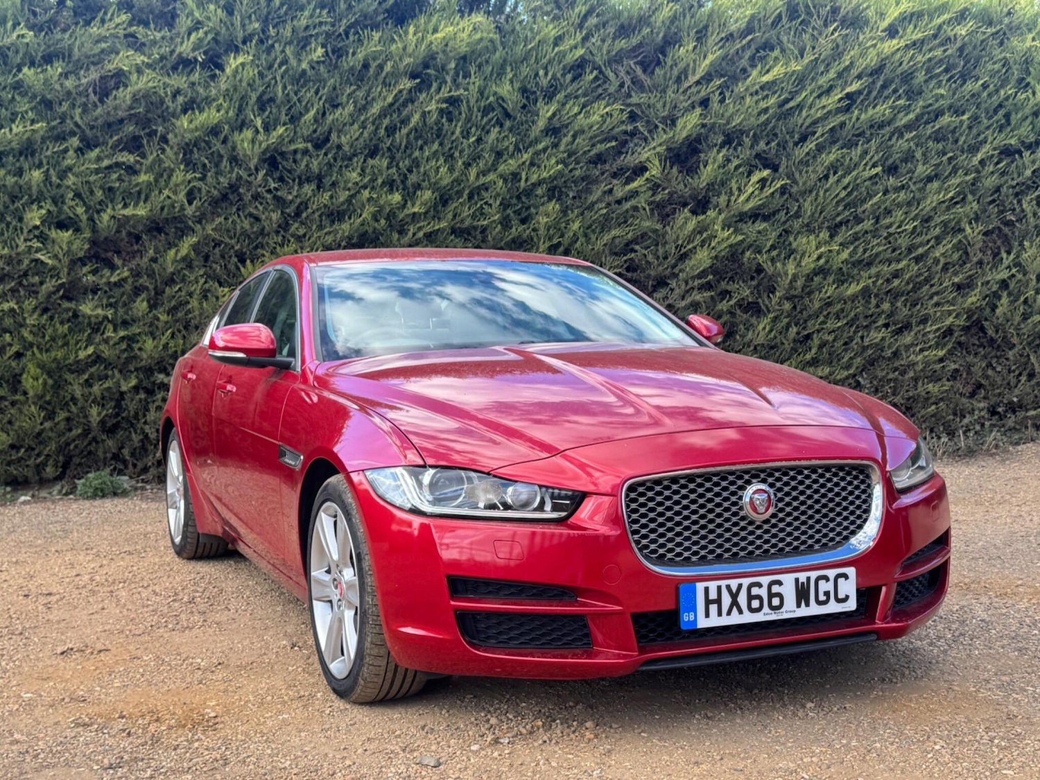 Used Jaguar XE 2016 for sale - 76990568: Photo 2
