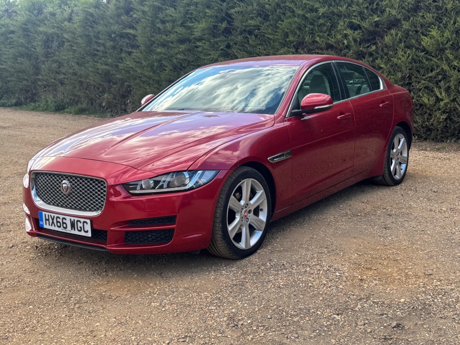 Used Jaguar XE 2016 for sale - 76990568: Photo 5