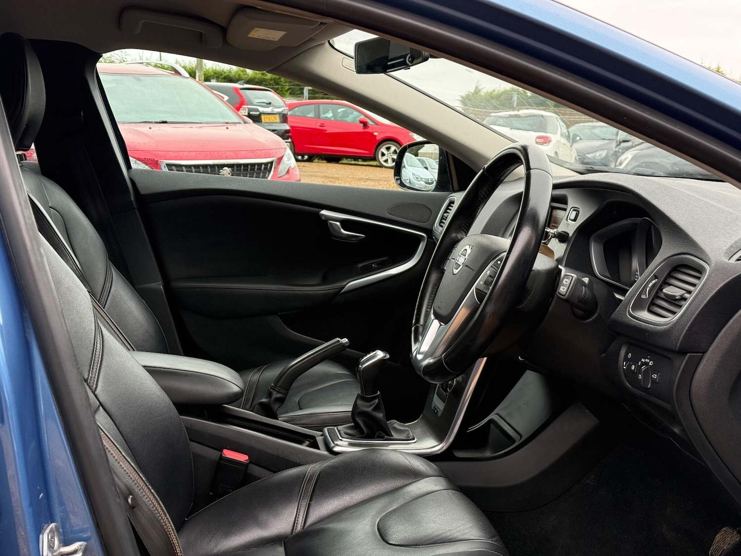 Used Volvo V40 2015 for sale - 77271349: Photo 41