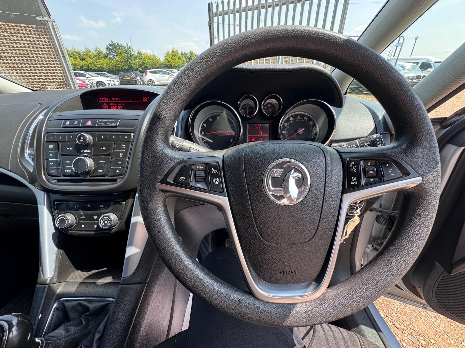 Used Vauxhall Zafira 2015 for sale - 77271378: Photo 30
