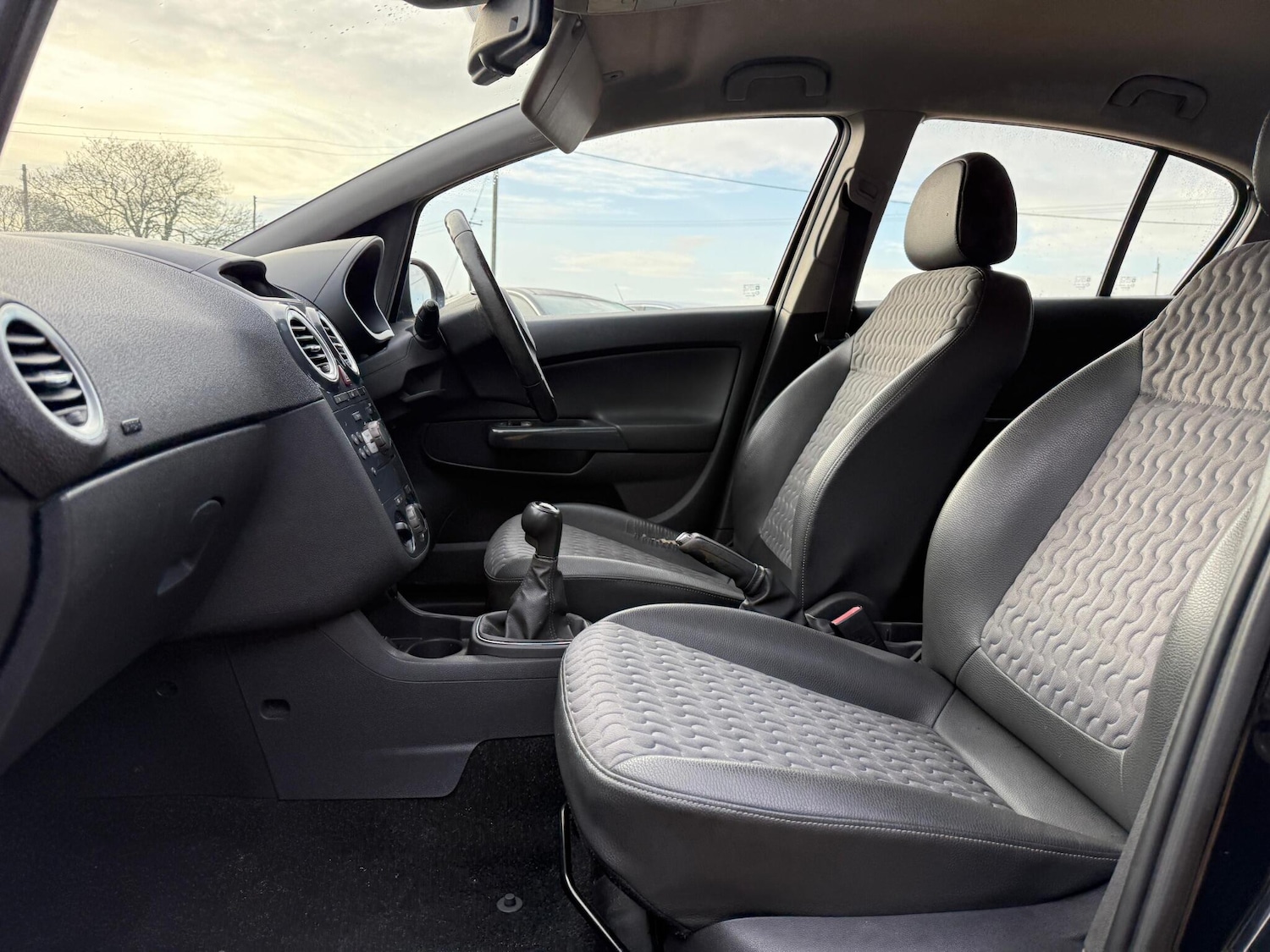 Used Vauxhall Corsa 2011 for sale - 77290934: Photo 25