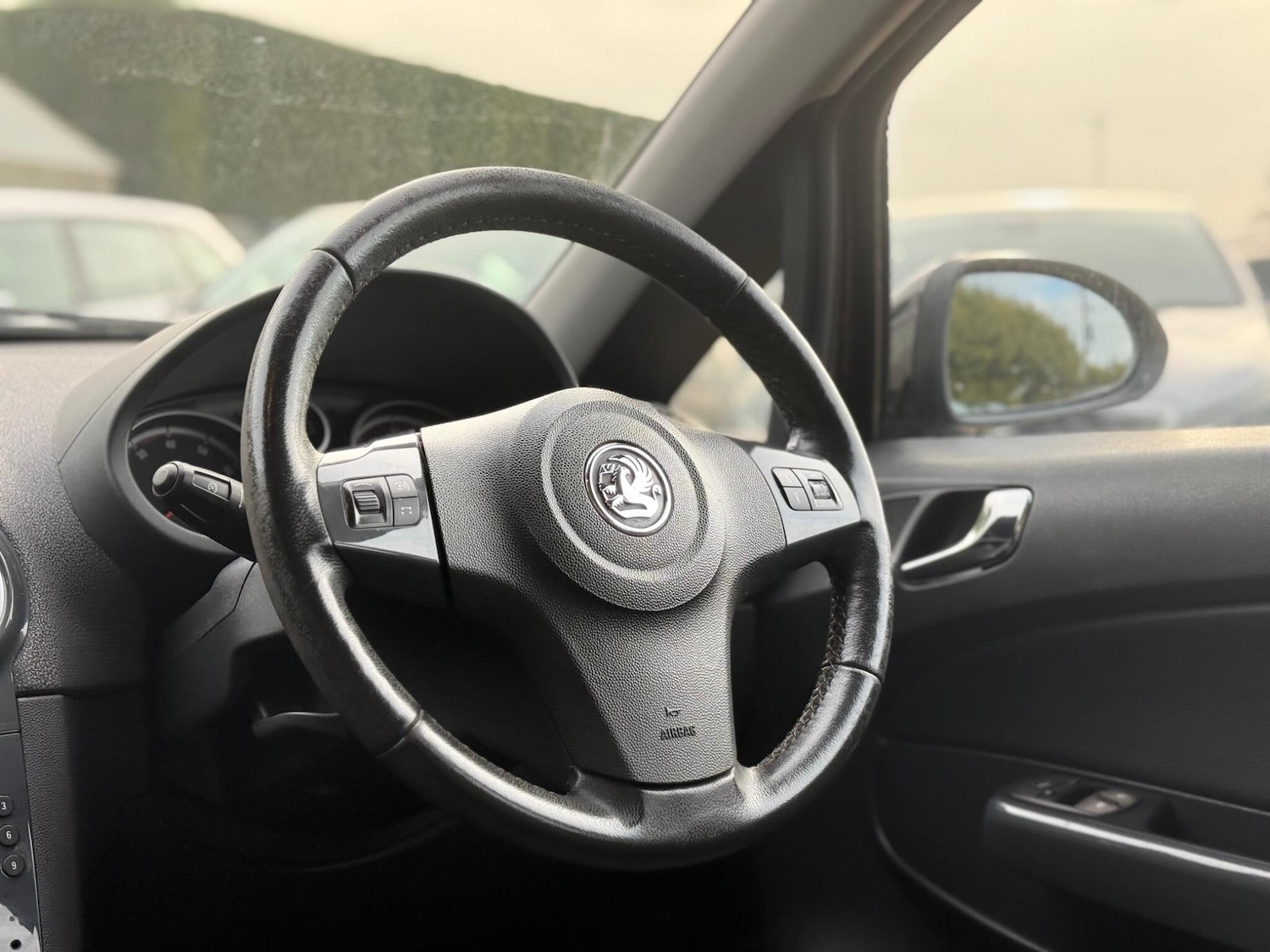 Used Vauxhall Corsa 2011 for sale - 77290934: Photo 4