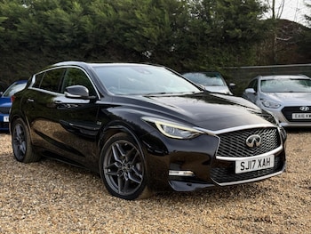 Used Infiniti Q30 2017 for sale - 78561061: Photo