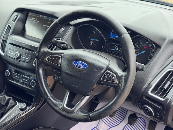 Used Ford Focus 2015 for sale - 76238996: Photo 4