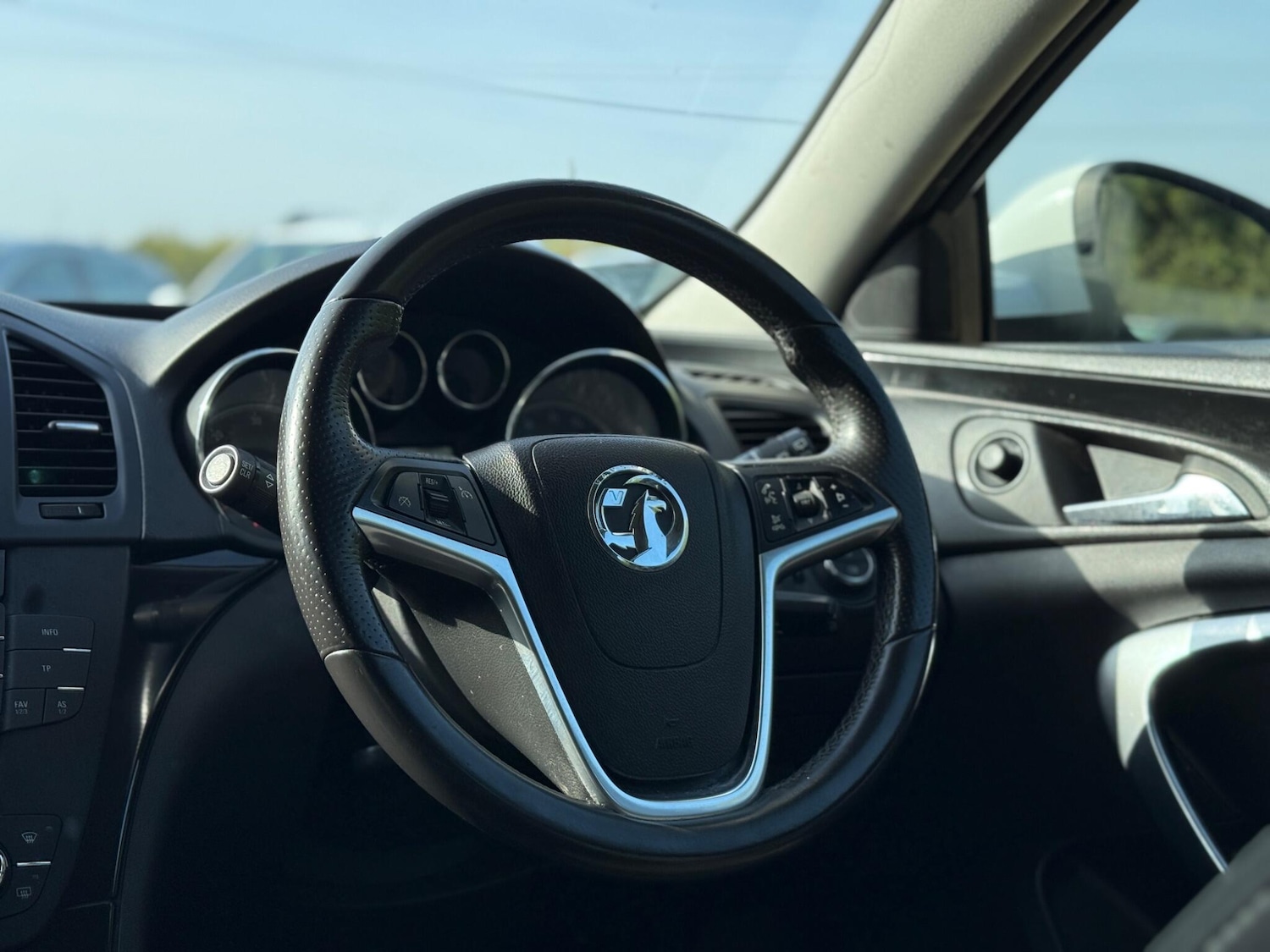 Used Vauxhall Insignia 2012 for sale - 77671638: Photo 4