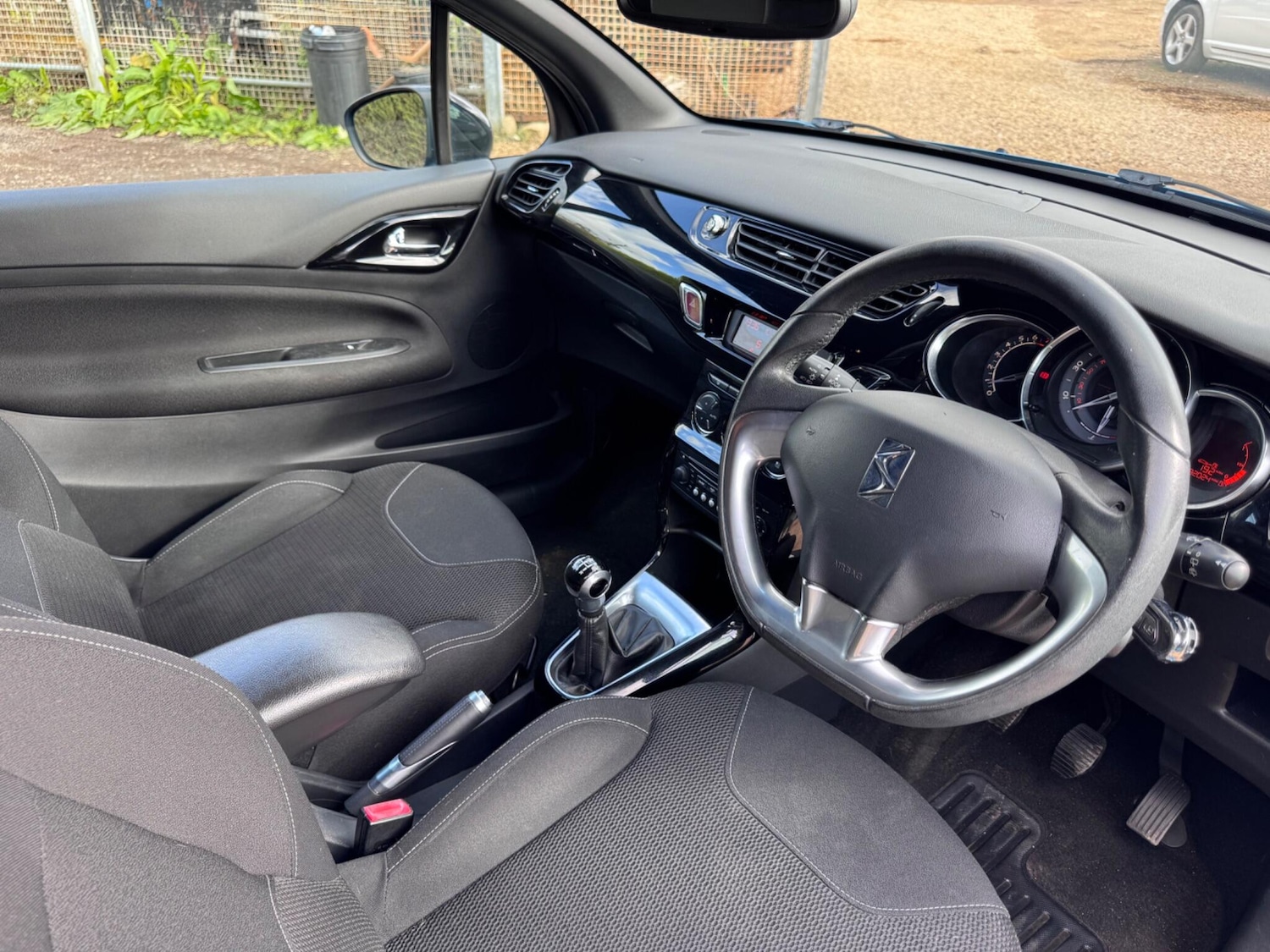 Used Citroen DS3 2011 for sale - 76179386: Photo 17