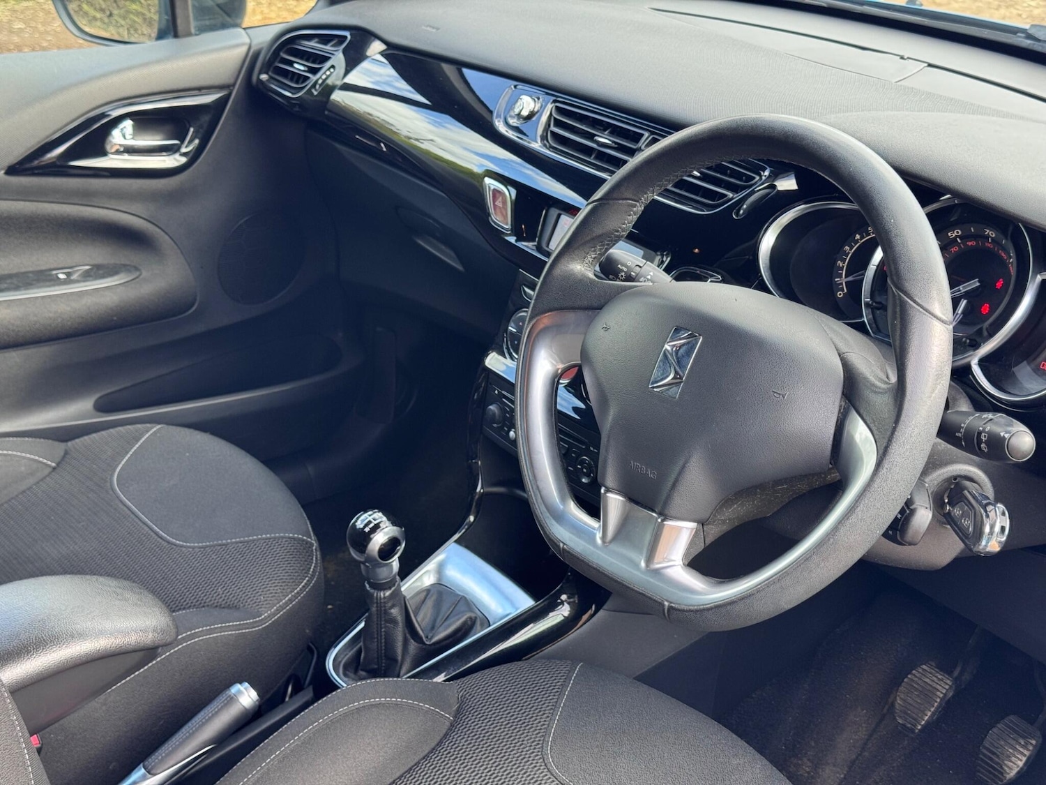 Used Citroen DS3 2011 for sale - 76179386: Photo 3