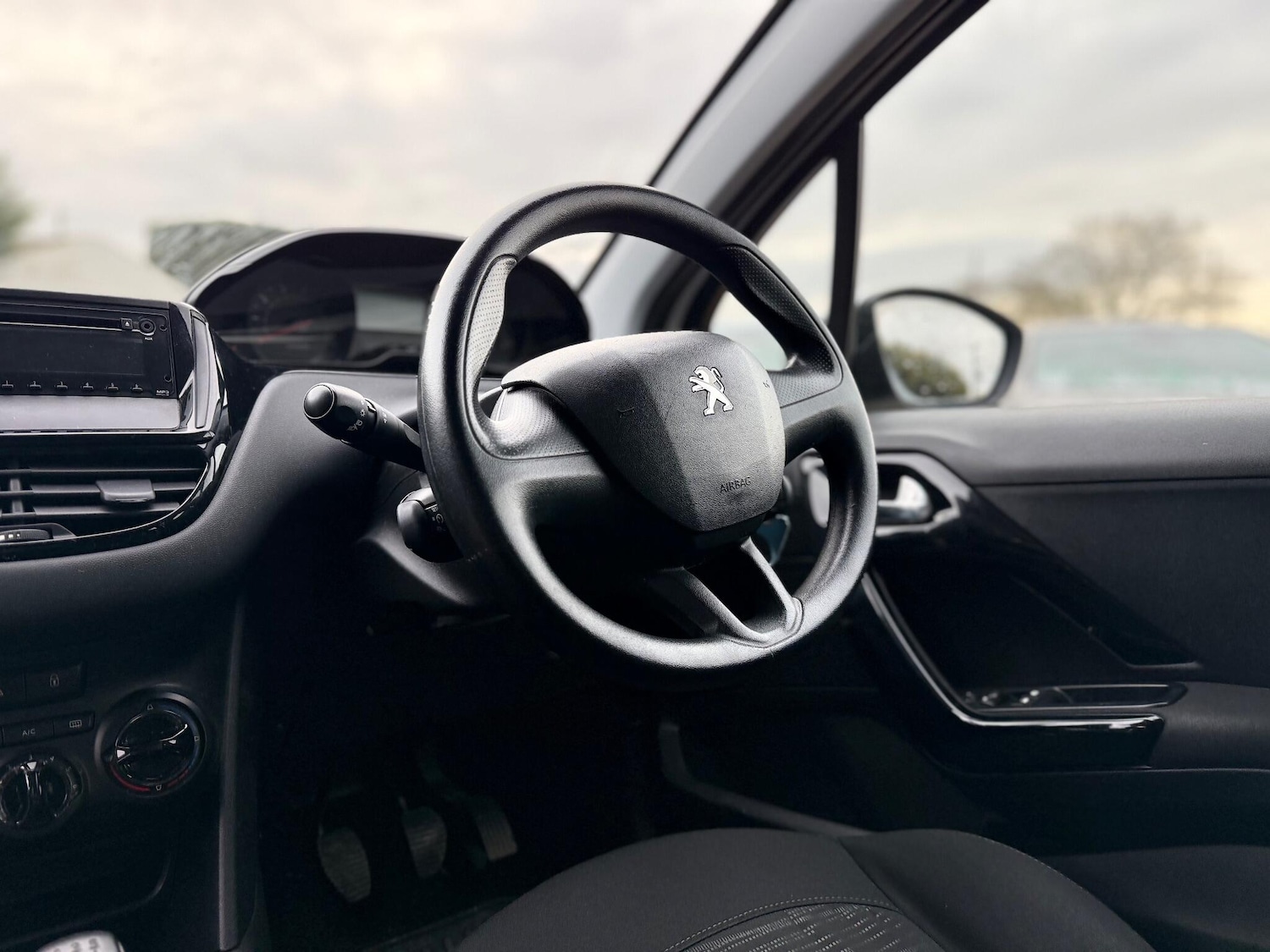 Used Peugeot 208 2013 for sale - 77120048: Photo 22