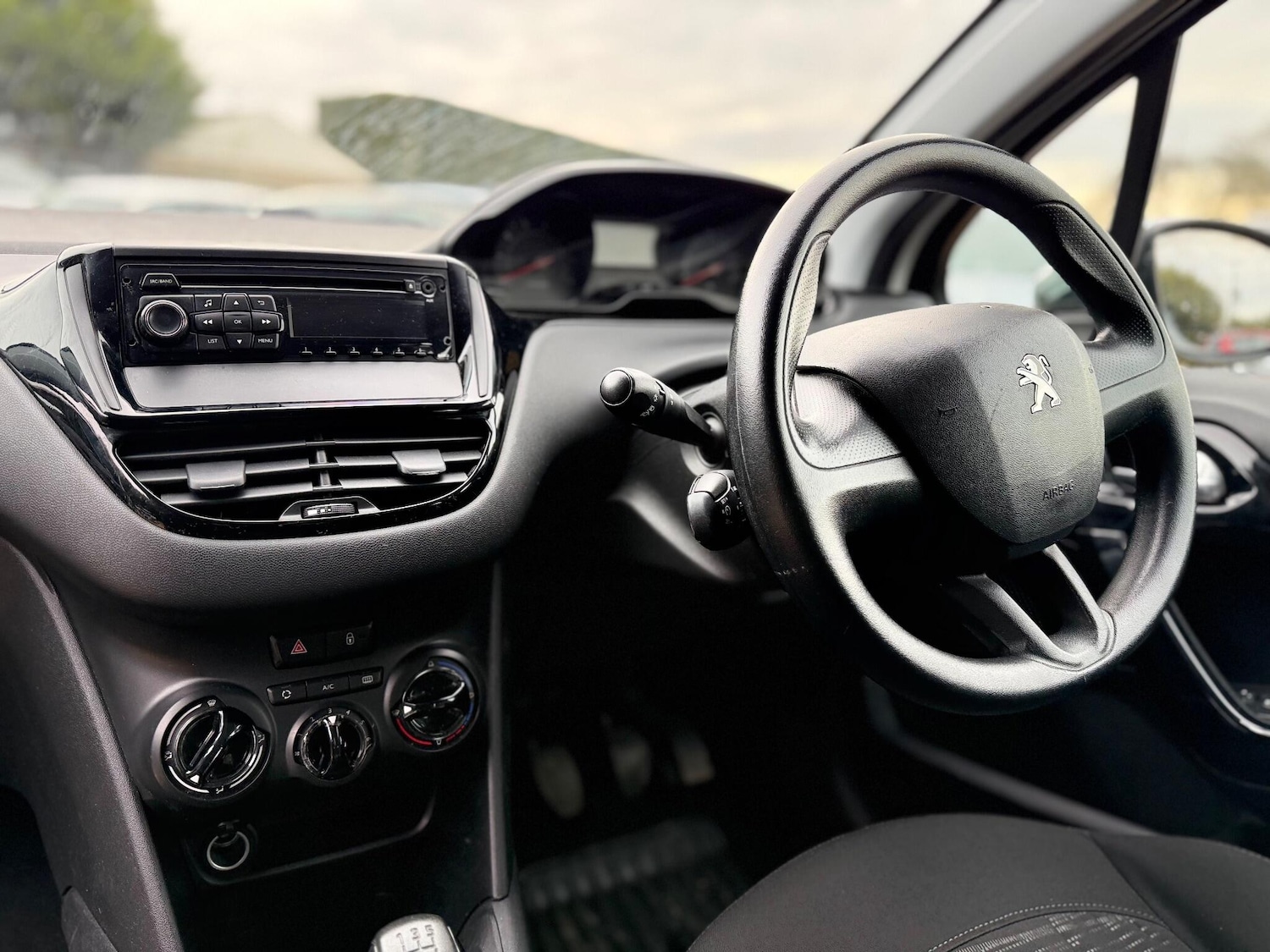 Used Peugeot 208 2013 for sale - 77120048: Photo 3