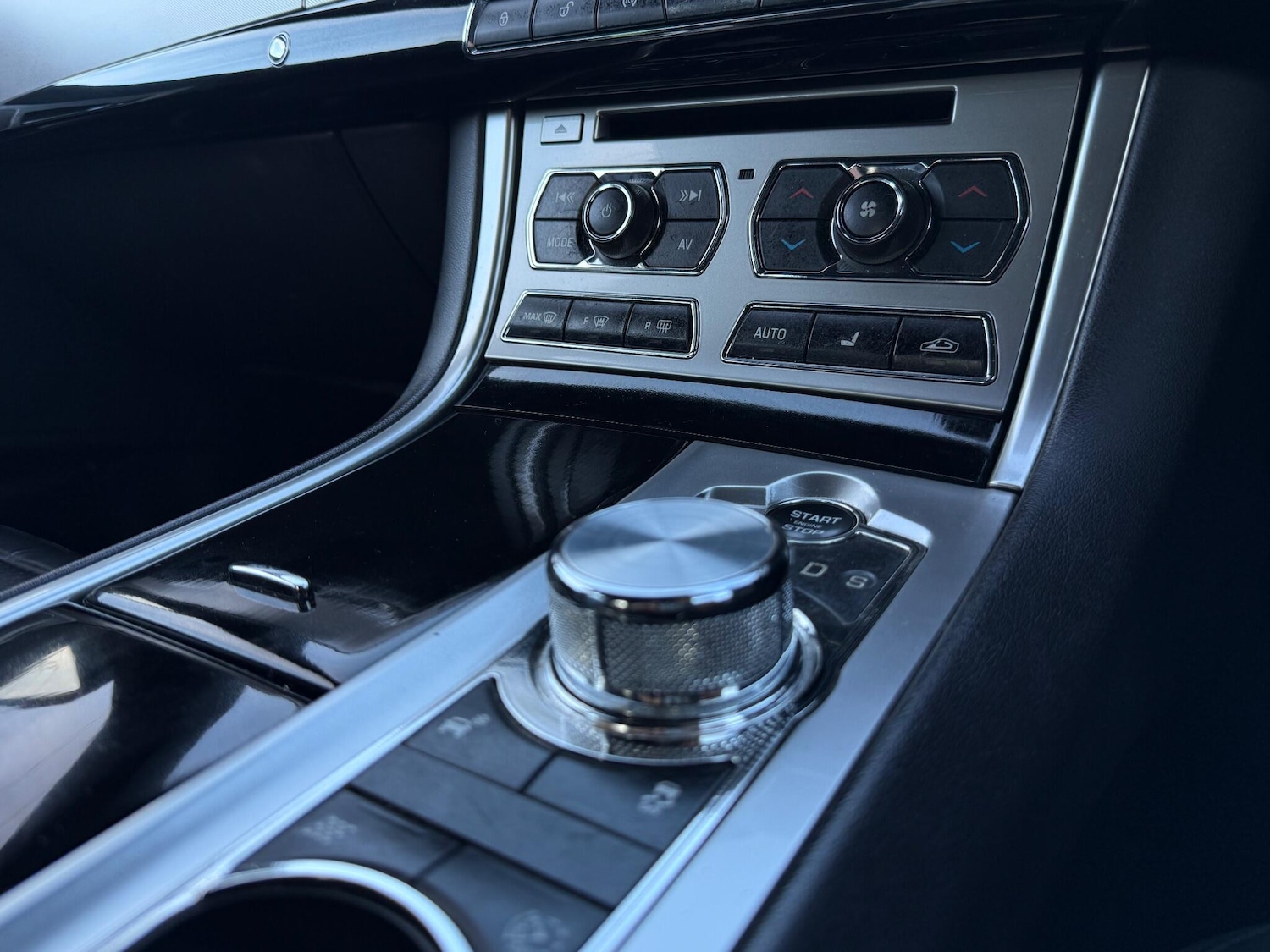 Used Jaguar XF 2013 for sale - 76658808: Photo 37