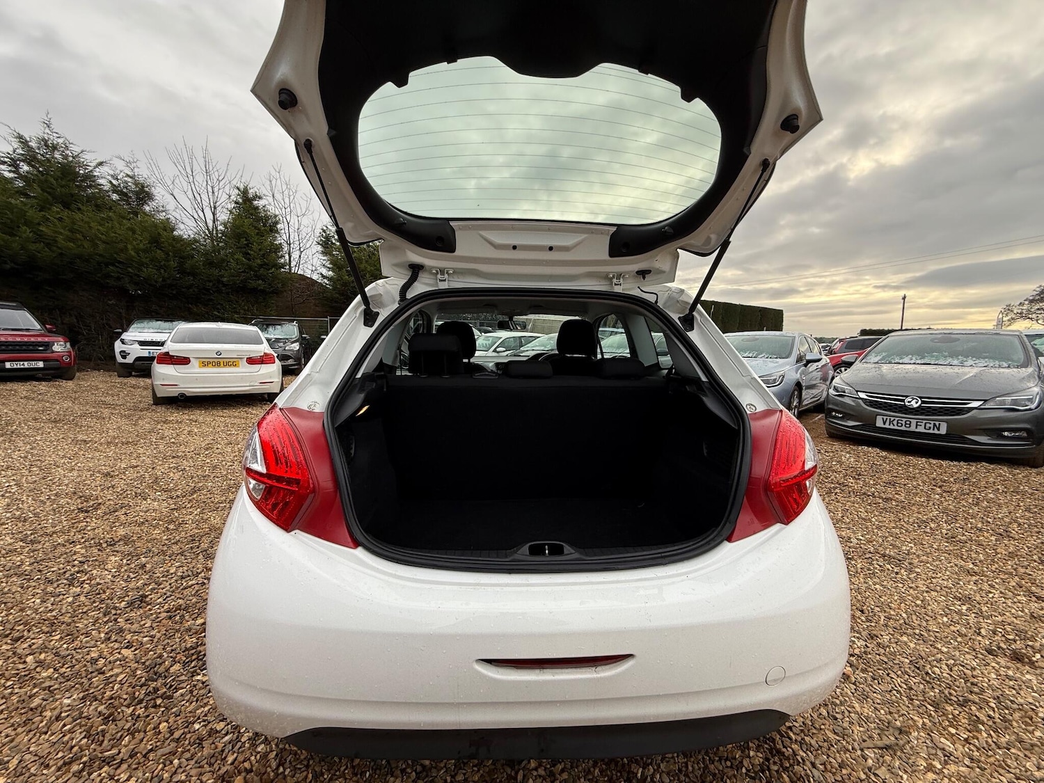 Used Peugeot 208 2013 for sale - 77271347: Photo 18