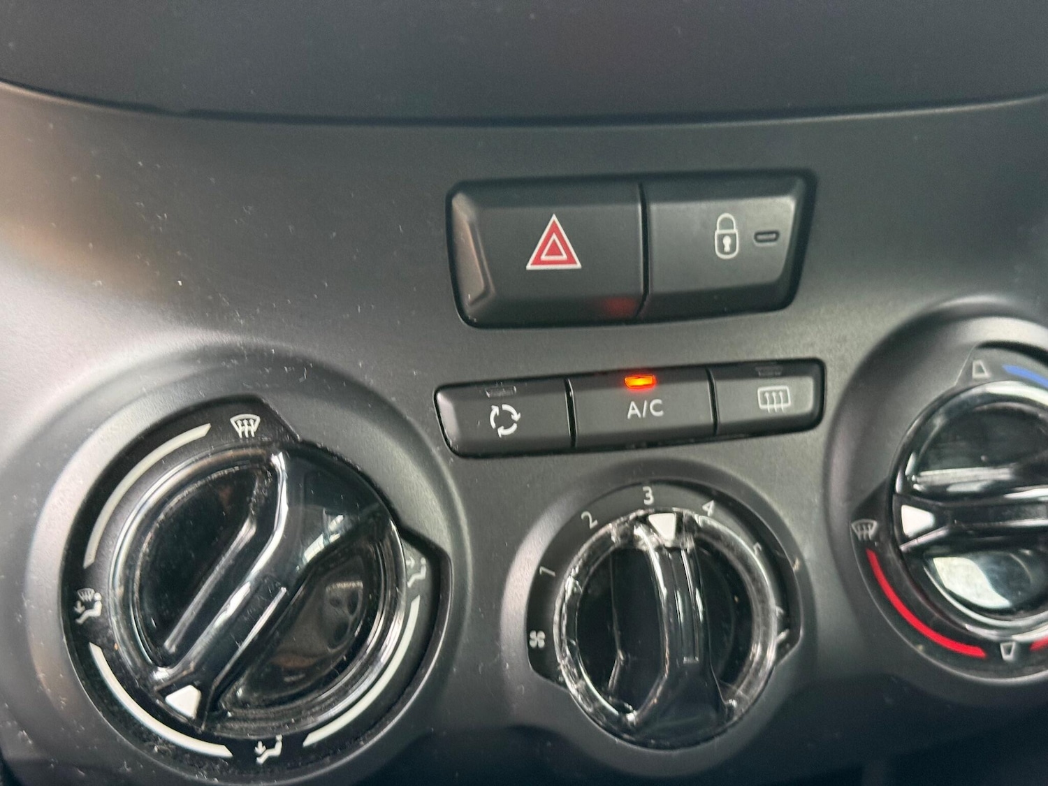 Used Peugeot 208 2013 for sale - 77271347: Photo 24