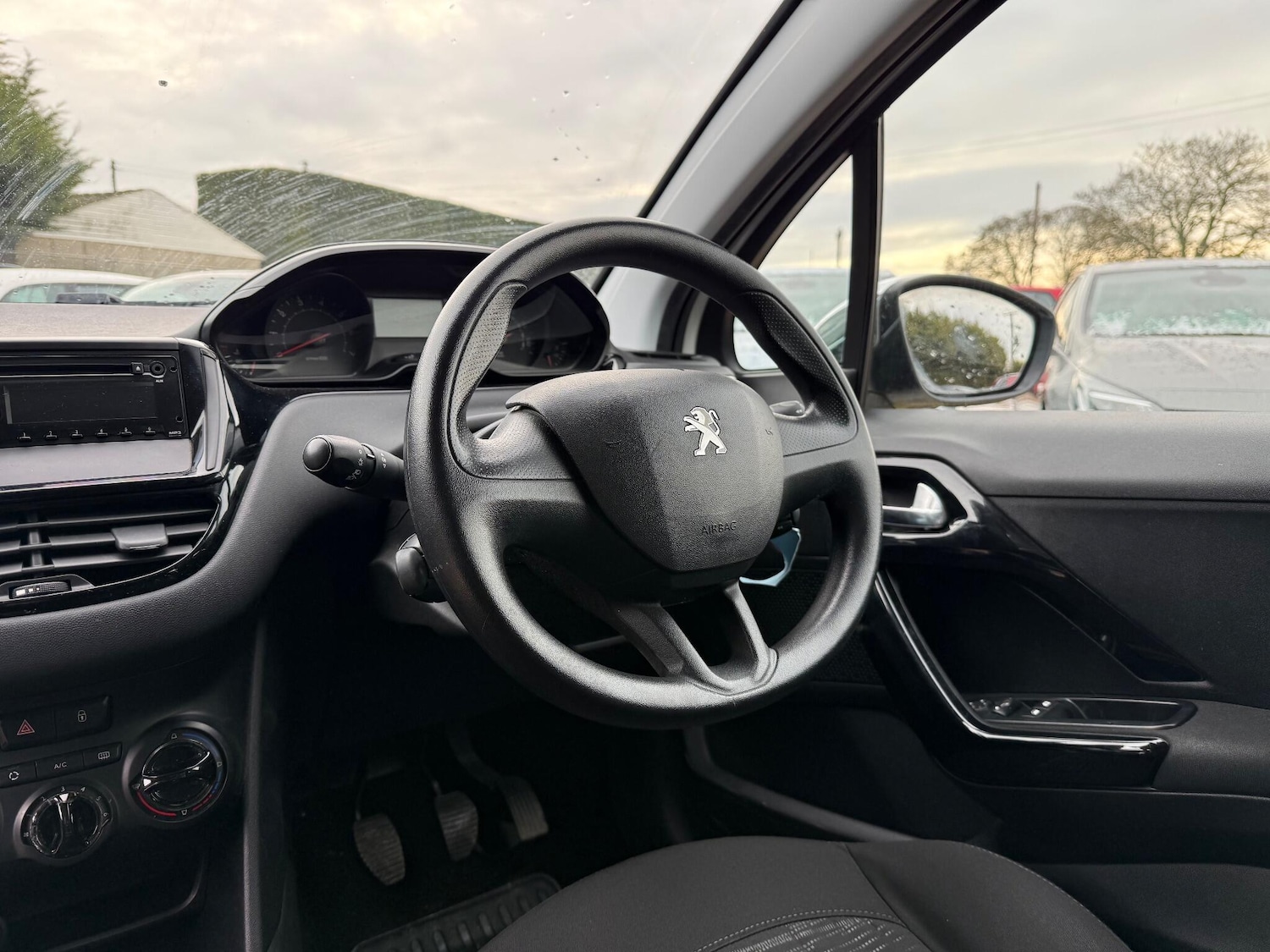 Used Peugeot 208 2013 for sale - 77271347: Photo 4