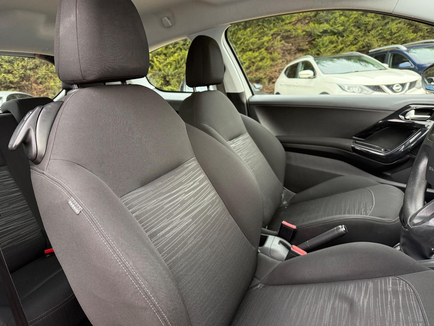 Used Peugeot 208 2013 for sale - 77271347: Photo 5