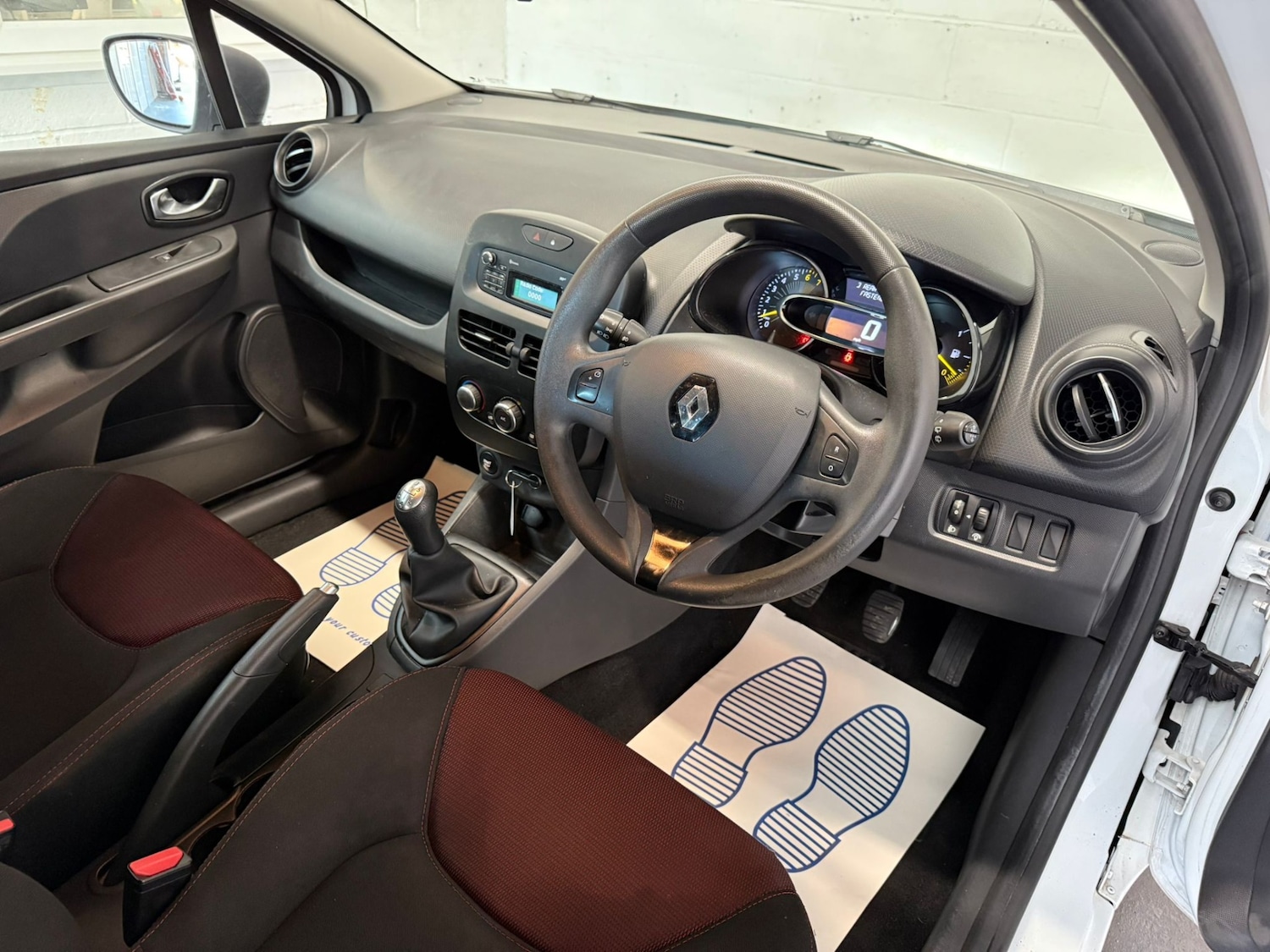 Used Renault Clio 2015 for sale - 76436864: Photo 15