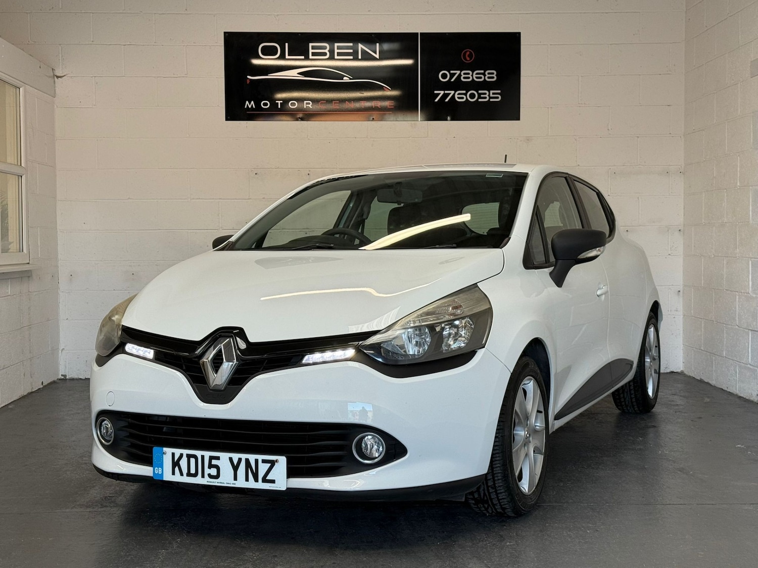 Used Renault Clio 2015 for sale - 76436864: Photo 2