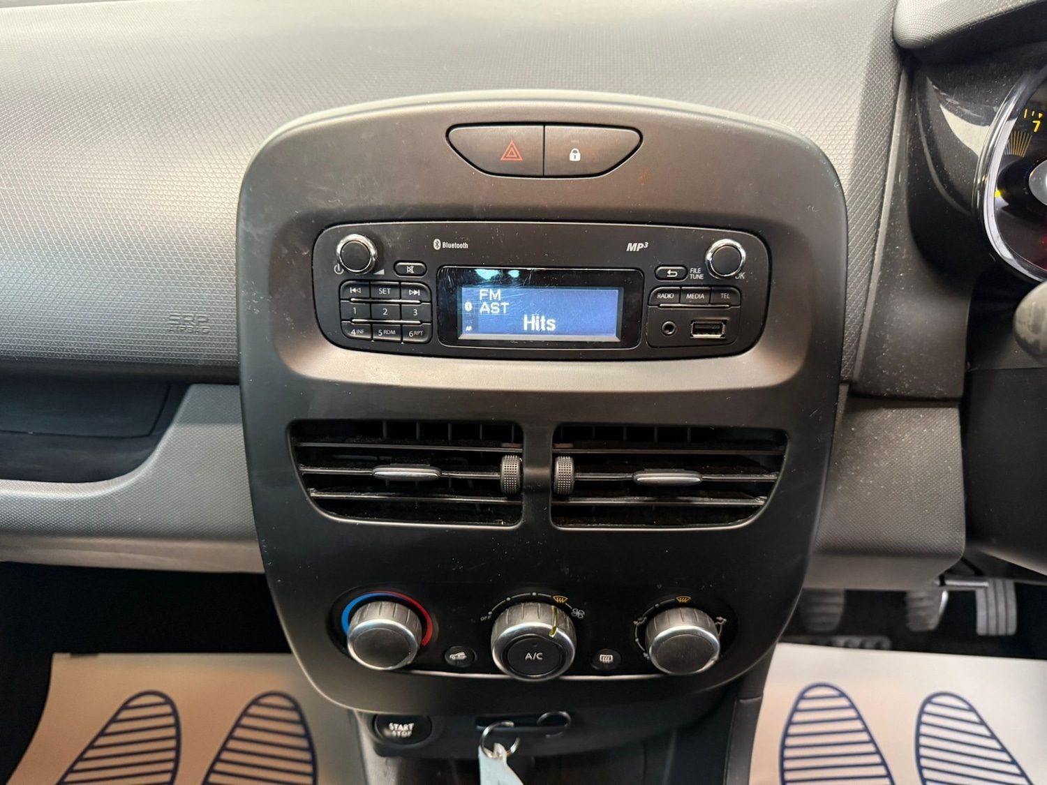 Used Renault Clio 2015 for sale - 76436864: Photo 20