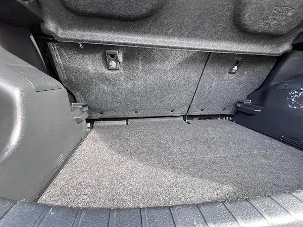 Used Toyota Yaris 2017 for sale - 74631829: Photo 24
