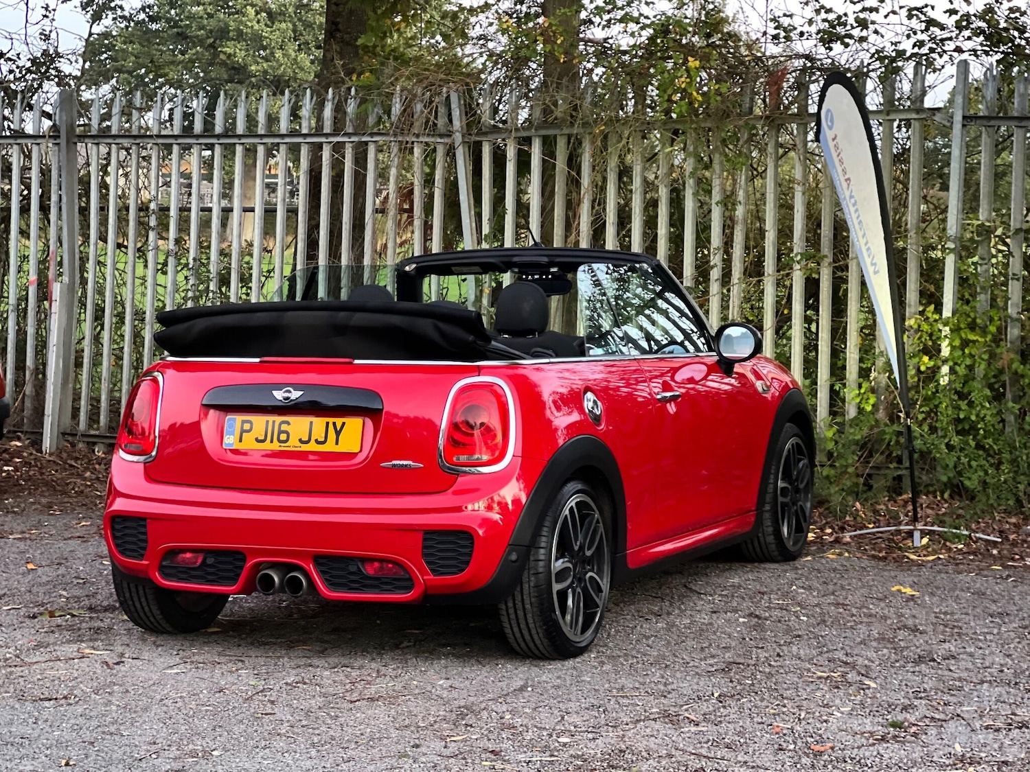 Used MINI Convertible 2016 for sale - 76349554: Photo 2