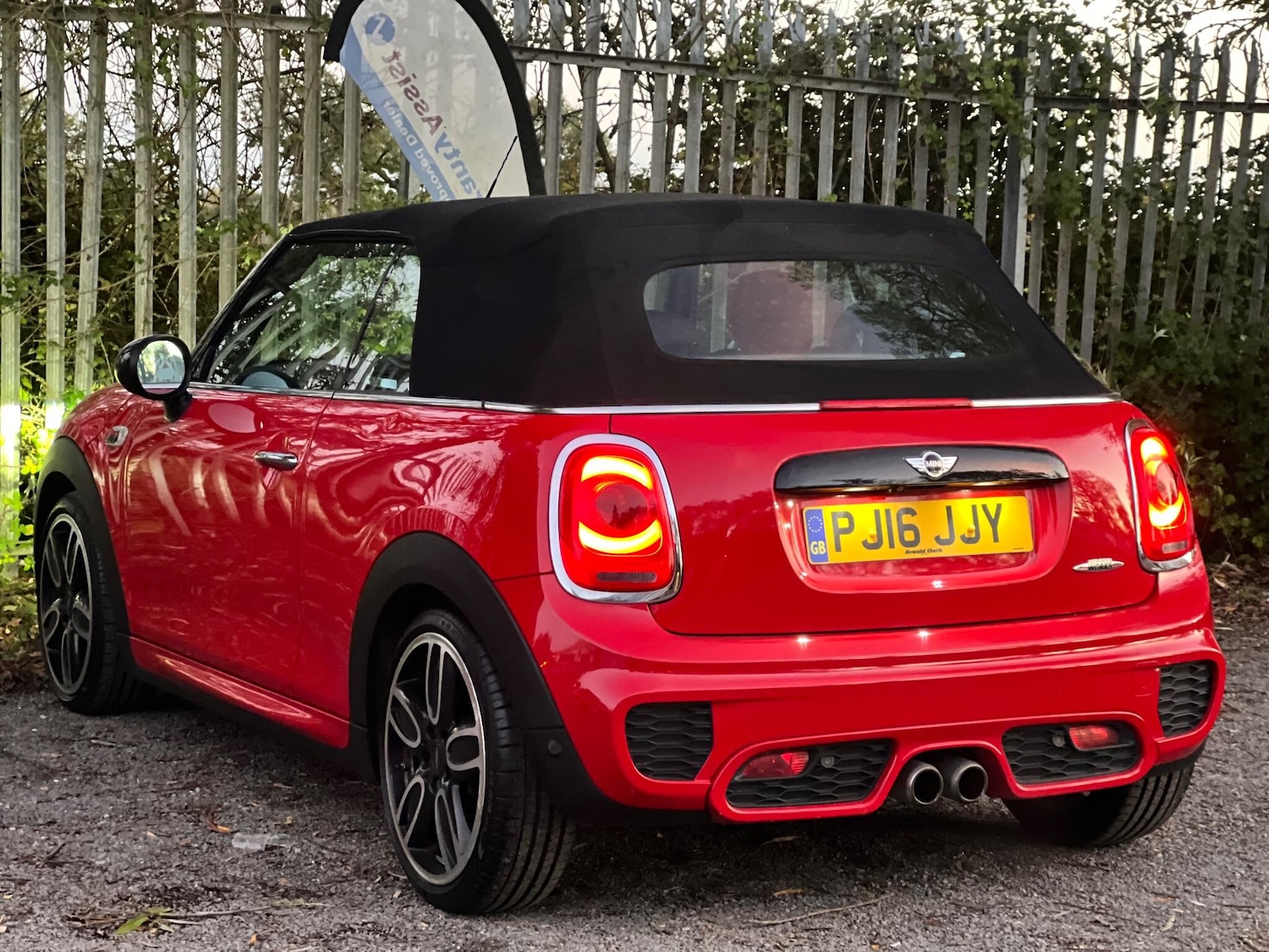 Used MINI Convertible 2016 for sale - 76349554: Photo 3