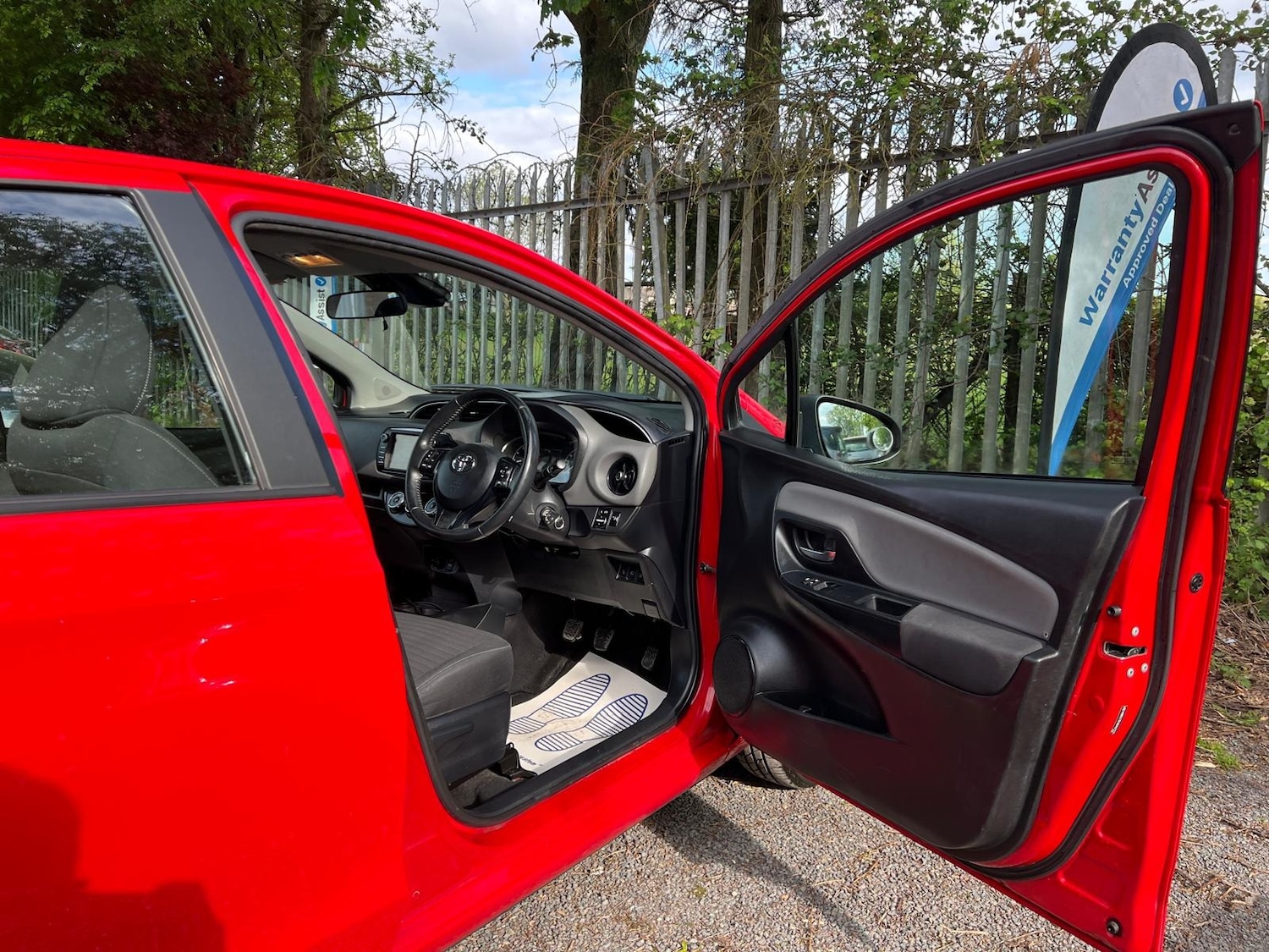 Used Toyota Yaris 2017 for sale - 76947186: Photo 29