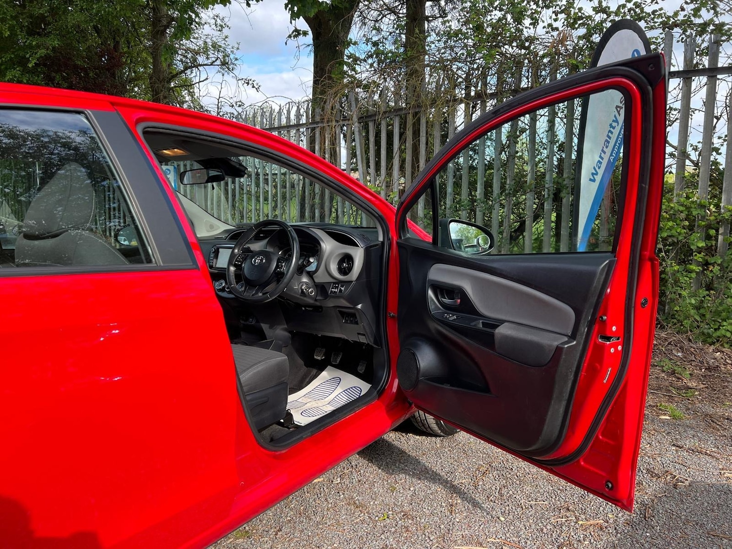 Used Toyota Yaris 2017 for sale - 76947186: Photo 33
