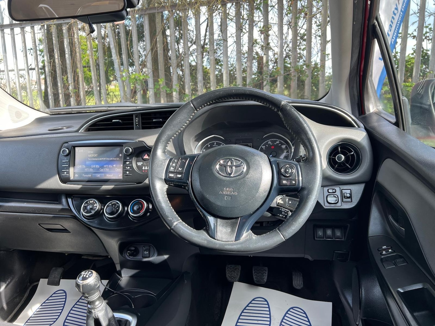 Used Toyota Yaris 2017 for sale - 76947186: Photo 40