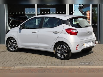 Used Hyundai i10 2024 for sale - 76154073: Photo