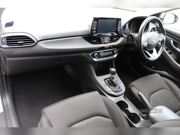 Used Hyundai i30 2017 for sale - 76154076: Photo