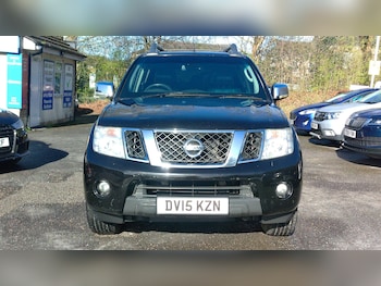 Used Nissan Navara 2015 for sale - 77892881: Photo