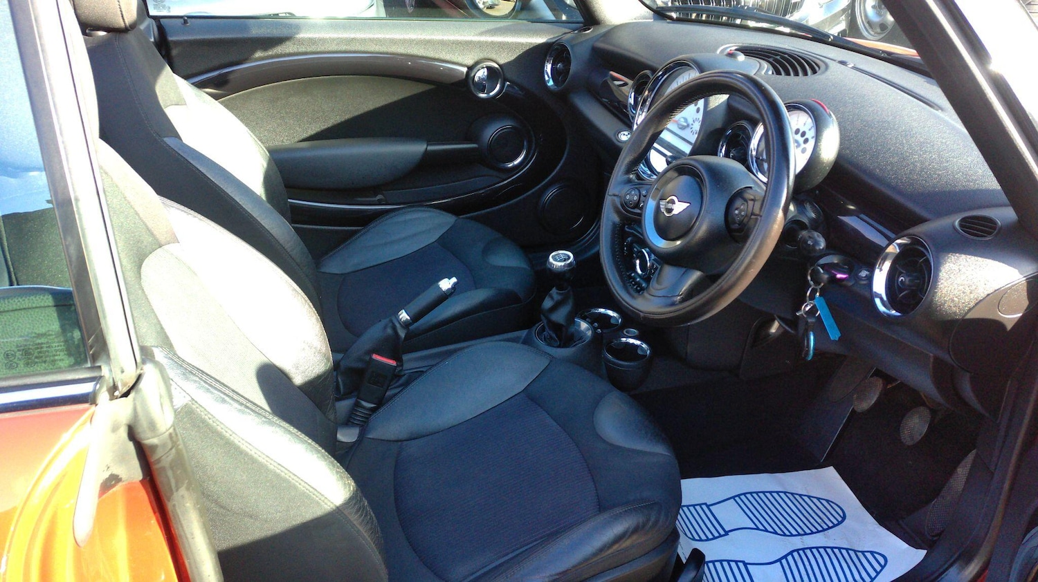 Used MINI Convertible 2011 for sale - 77315189: Photo 16