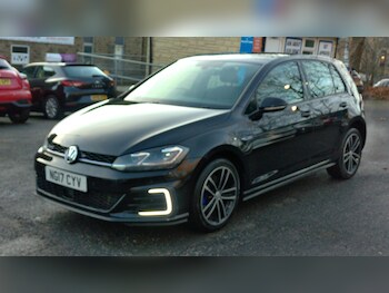 Used Volkswagen Golf 2017 for sale - 77496945: Photo