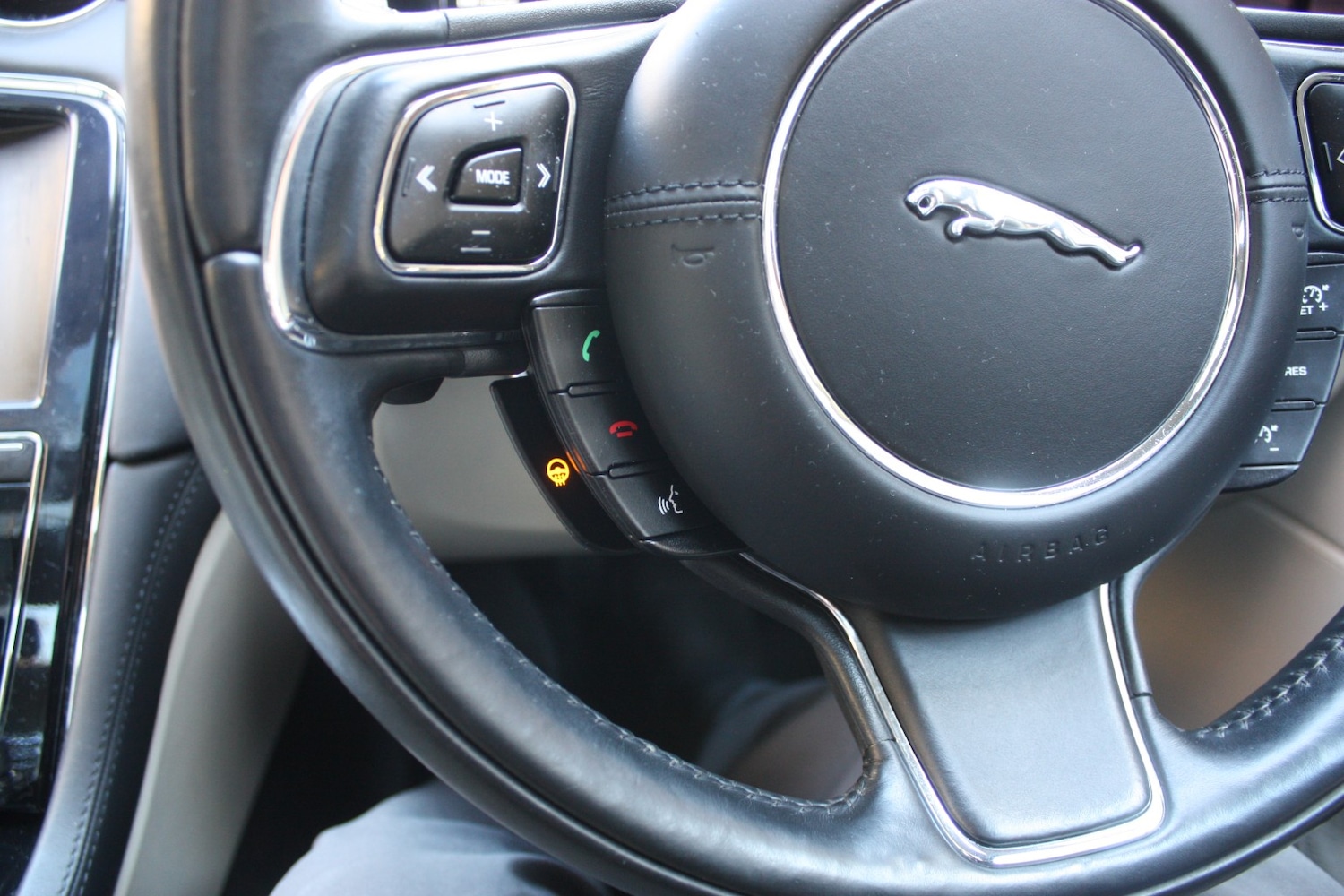 Used Jaguar XJ 2014 for sale - 76666128: Photo 15